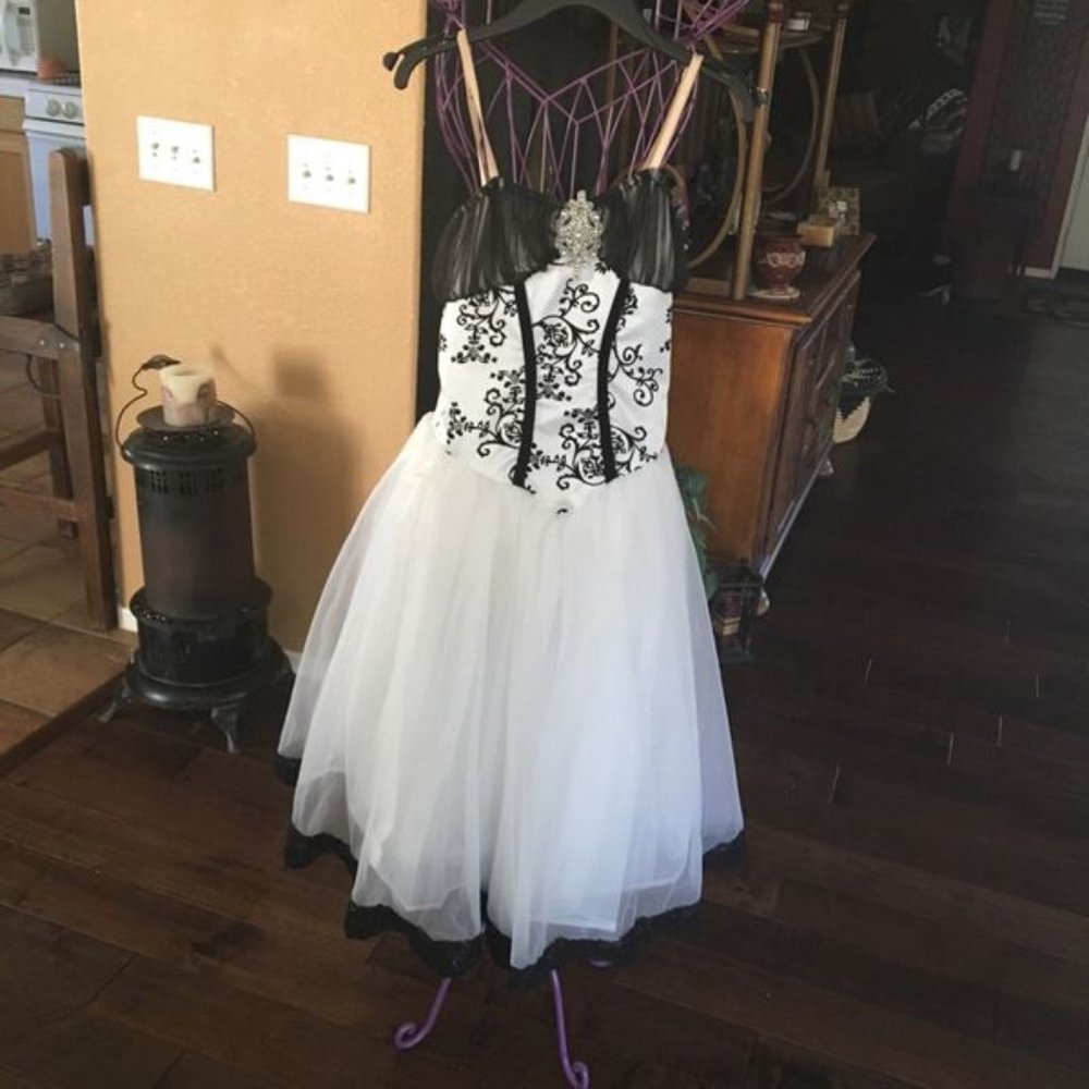 white tutu dress - perfect for Halloween
